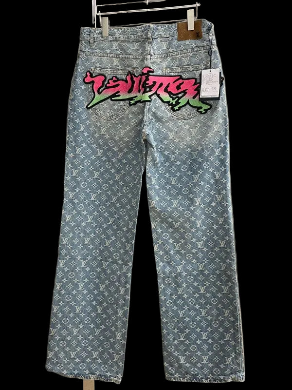 LOUIS VUITTON
Graffiti Monogram Jeans